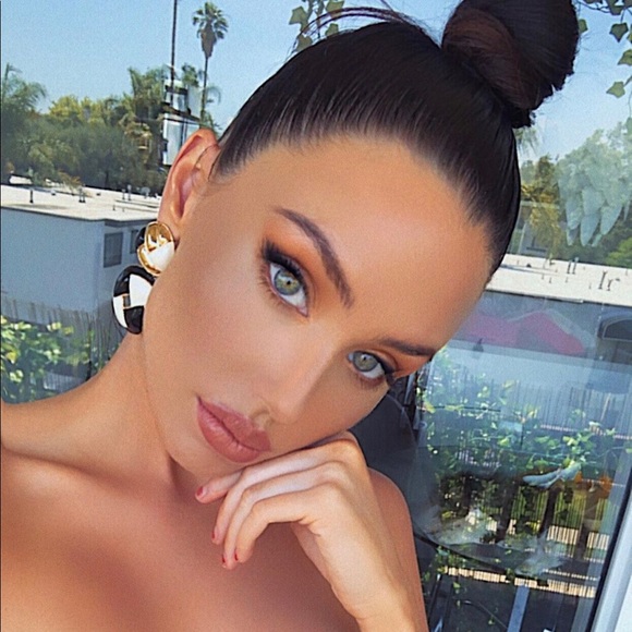 Meet your Posher, Alexis - Picture 1 of 1